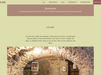 Un aperçu du site, une page fond beige avec un menu et un diaporama